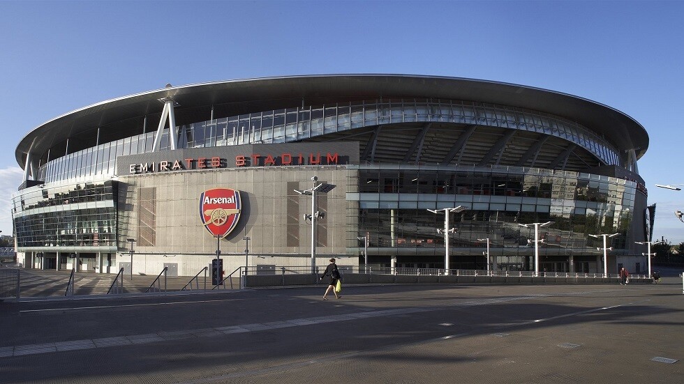 رئيس أرسنال يغادر أسوار "الإمارات"