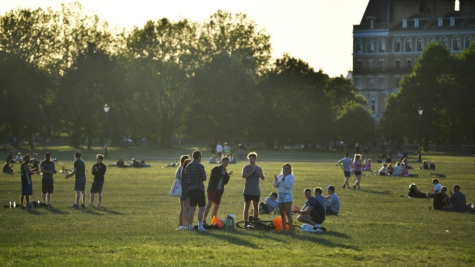 بريطانيا تخفف إجراءات العزل العام اعتبارا من الأسبوع المقبل
