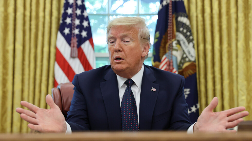 كيف انعكس قرار ترامب حول منصات التواصل الاجتماعي على "تويتر" و"فيسبوك"؟