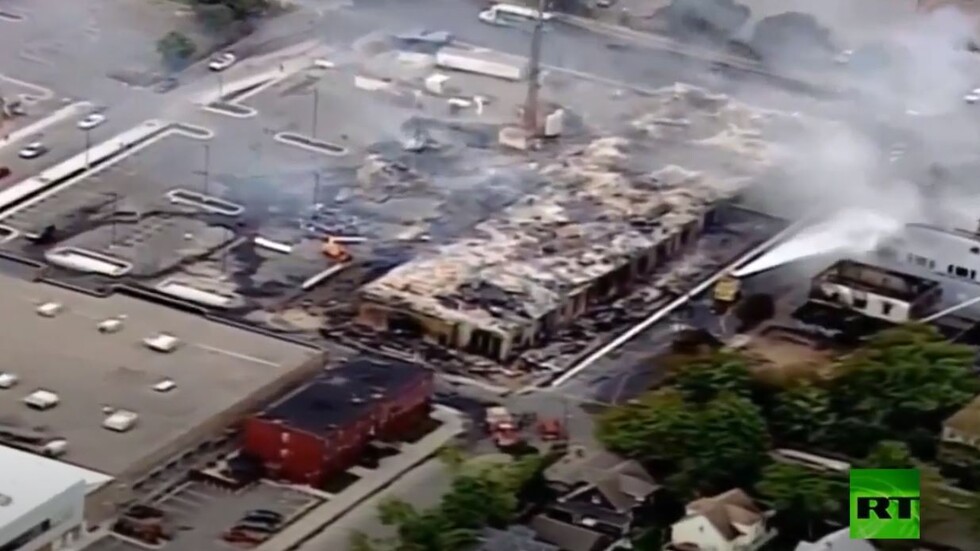 شاهد.. دمار خلفه المحتجون في مينيابوليس بعد وفاة أمريكي أسود