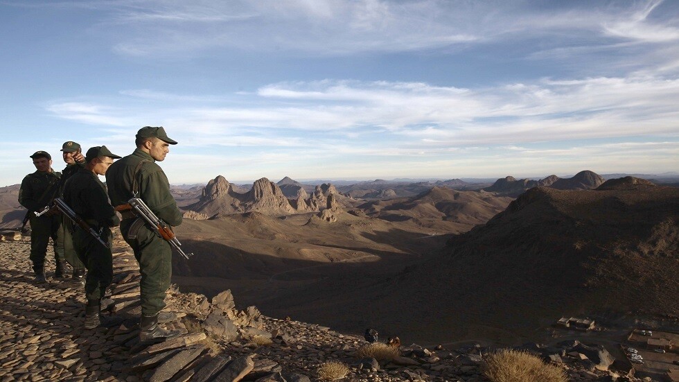 الجزائر تمنح جيش مالي عشرات المركبات العسكرية