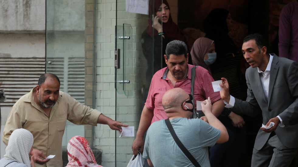 مصر تحدد 6 أماكن يجبر ارتداء الكمامة فيها