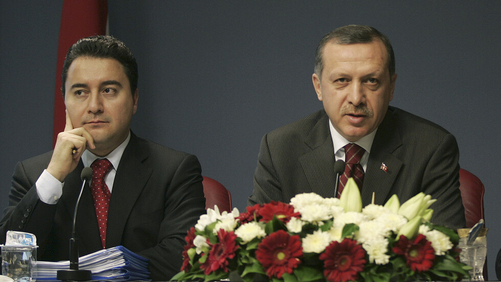 وزير العدل التركي السابق: 63 نائبا على وشك الانتقال من "العدالة والتنمية" إلى حزب باباجان