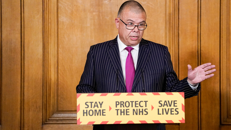 السلطات الصحية البريطانية: نمر بلحظة خطيرة جدا