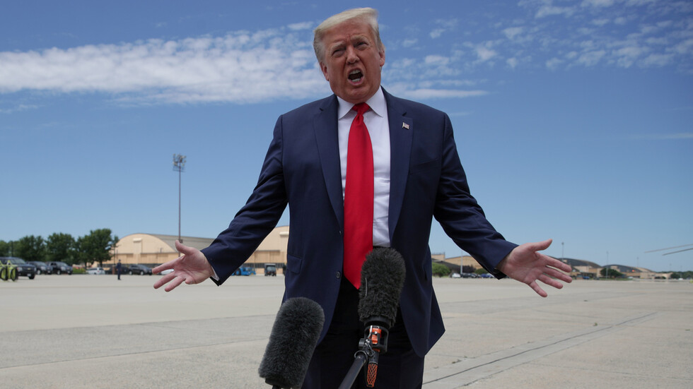 ترامب يهدد المتظاهرين باستخدام 