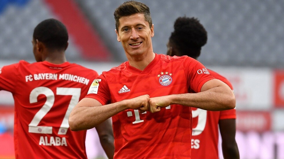 ليفاندوفسكي يعادل رقمه القياسي