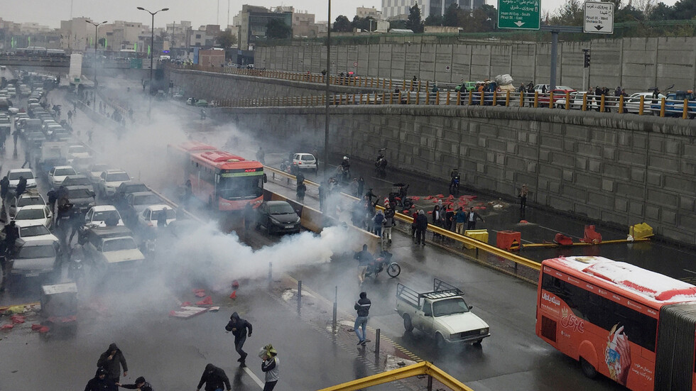 وزير الداخلية الإيراني يرجح مقتل أكثر من 200 شخص أثناء احتجاجات نوفمبر الماضي على أسعار الوقود
