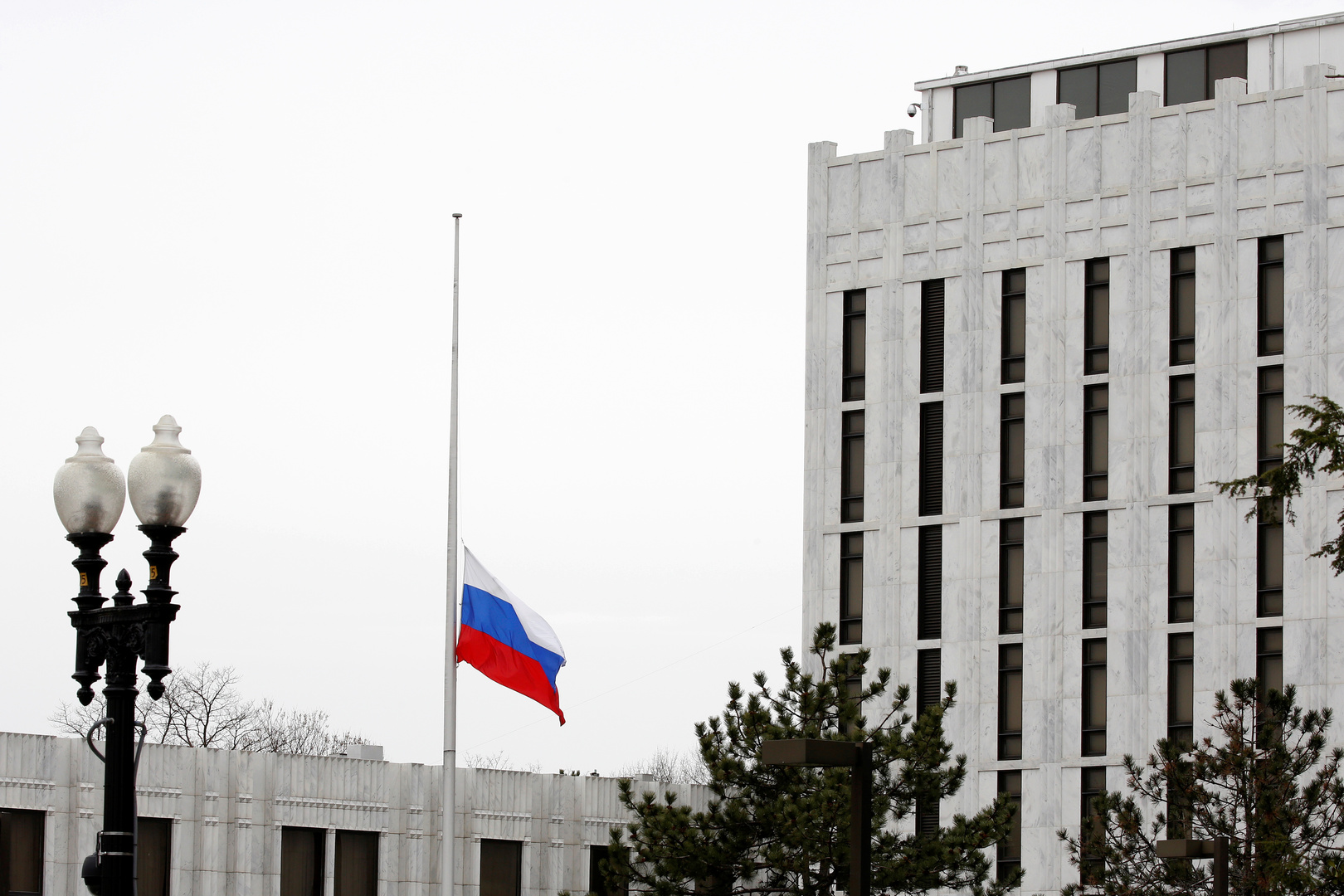 سفارة روسيا تدعو واشنطن إلى التخلي عن محاولاتها تزييف تاريخ الانتصار في الحرب العالمية الثانية