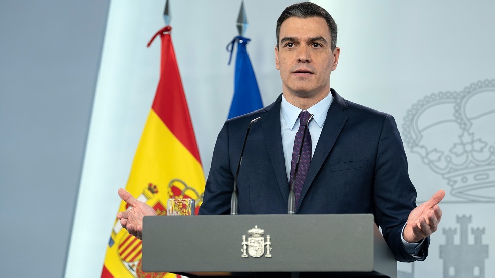 رئيس وزراء إسبانيا يعطي الضوء الأخضر لعودة تدريبات الأندية