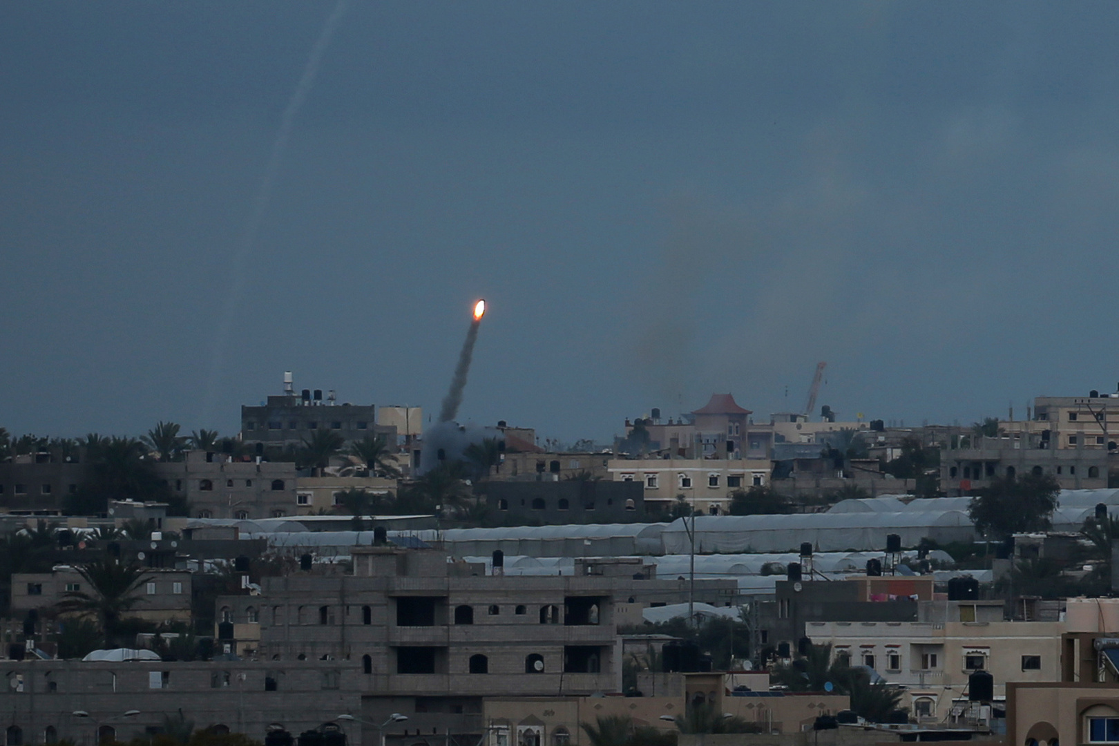 الجيش الإسرائيلي يقصف مرصدا للفصائل في غزة بعد إعلانه إطلاق صاروخ من القطاع