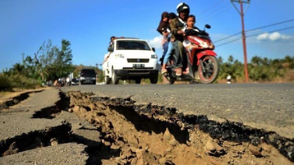 زلزال بقوة 6.9 درجة يضرب منطقة كيبولايوان بإندونيسيا
