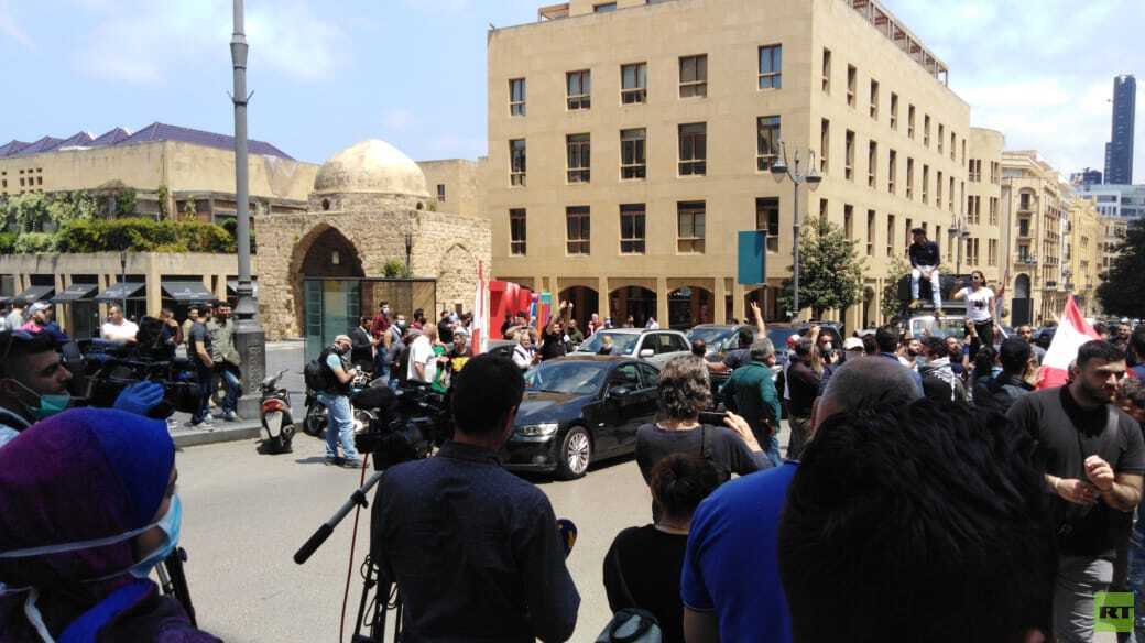 احتجاجات أمام البرلمان وقصر العدل في بيروت (فيديو)