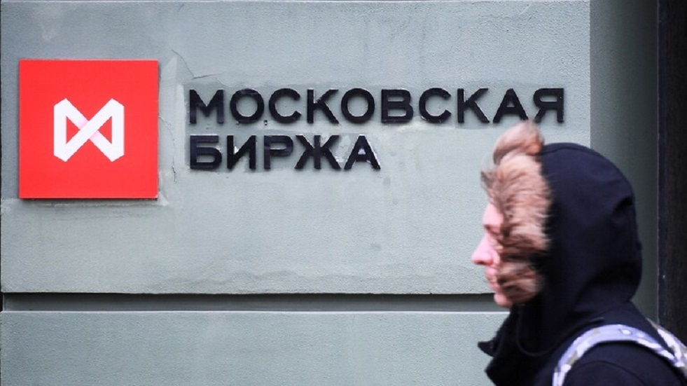 بورصة موسكو تعلق التداولات بشكل مفاجئ بسبب عطل فني
