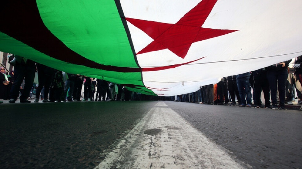 الجزائر تقر زيادة معاشات التقاعد بما يترواح بين اثنين وسبعة بالمئة
