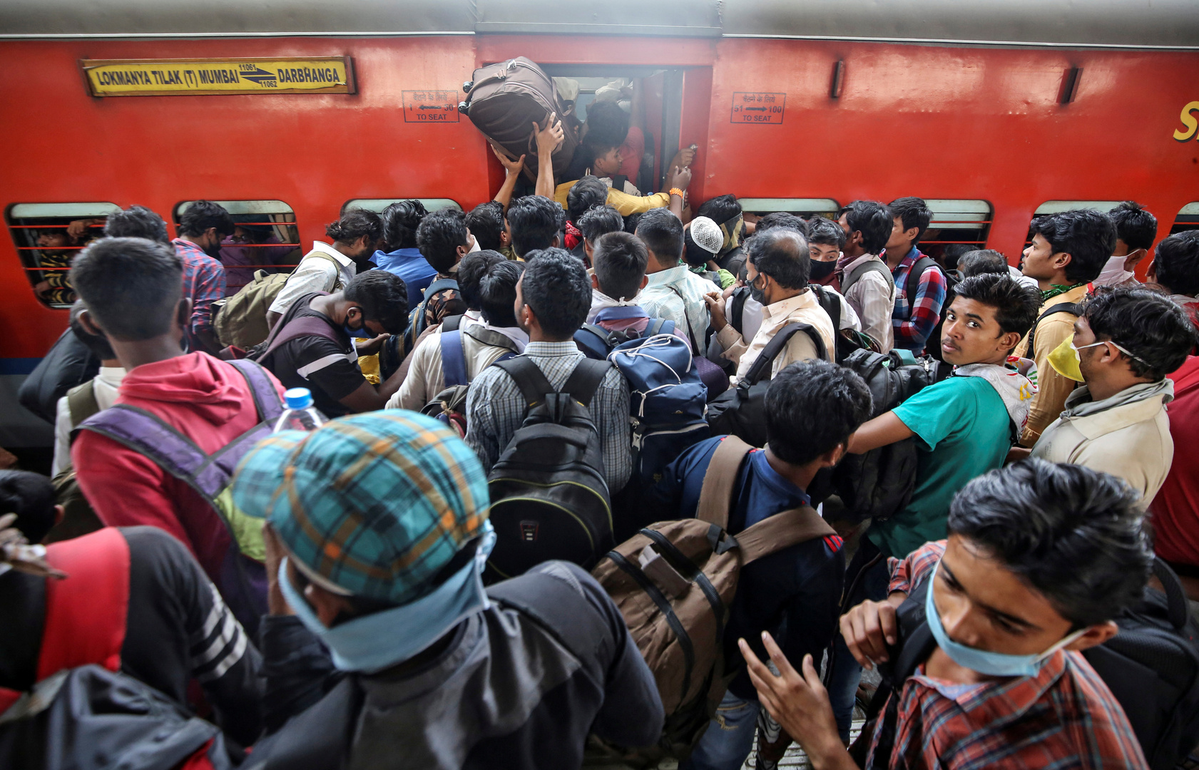 الهند تستأنف بعض خدمات القطارات رغم ارتفاع إصابات كورونا