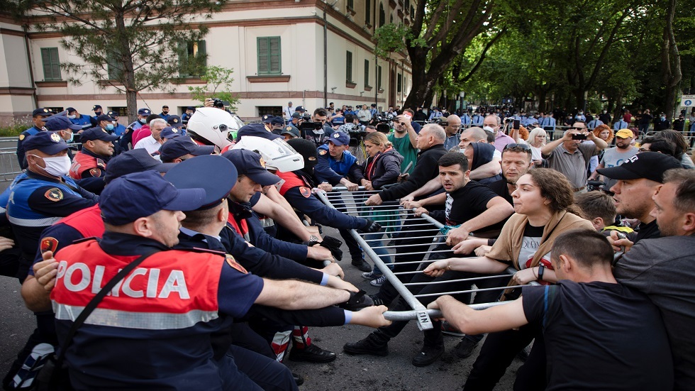 ألبانيا.. احتجاجات غاضبة وهتافات 