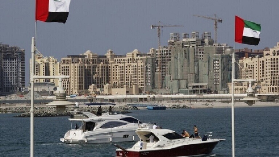 الإمارات: لن يأمن أحد من كورونا إلا بأمان الجميع منه