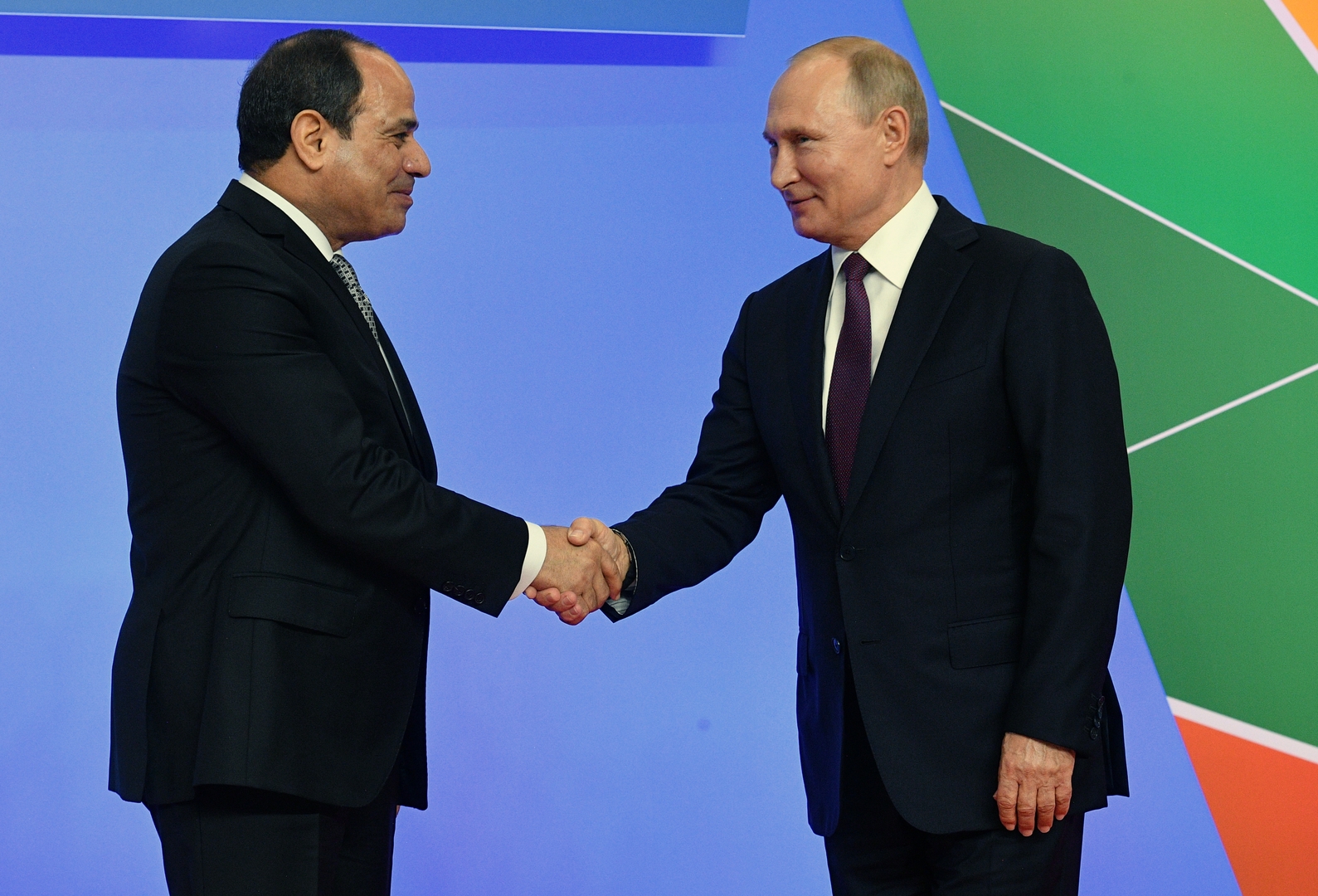 روسيا تبدأ شحن أكبر صفقة من نوعها في تاريخ مصر (صور)