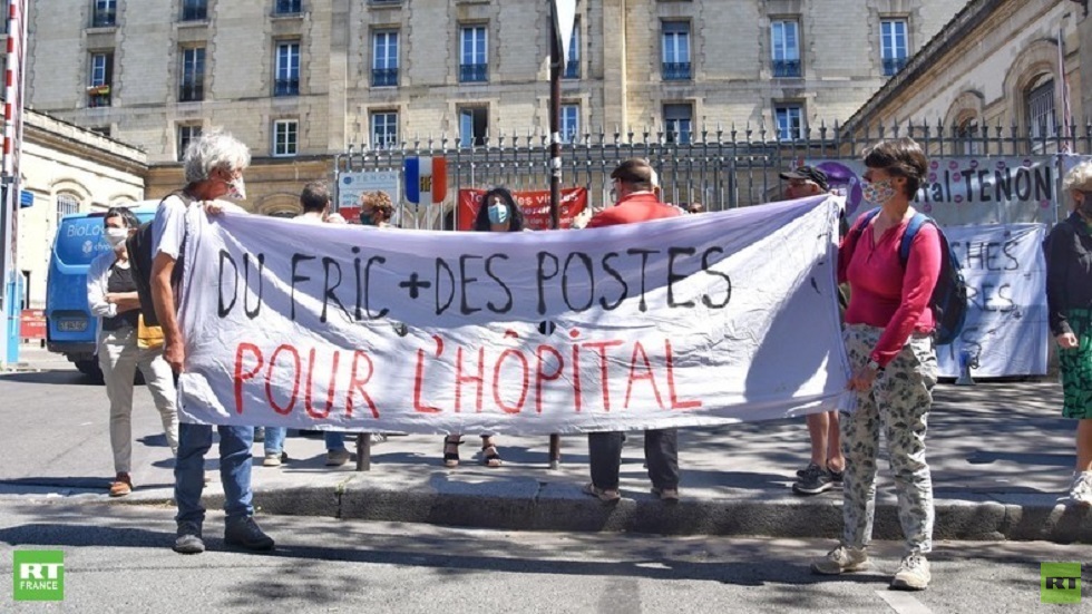 عاملون بقطاع الصحة في فرنسا: نريد أسرة وأموالا لا أوسمة (صور + فيديو)