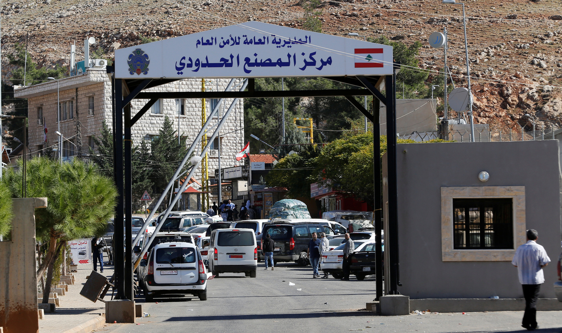 ملف إغلاق المعابر غير الشرعية يثير جدلا في لبنان والحكومة تتمسك بموقفها