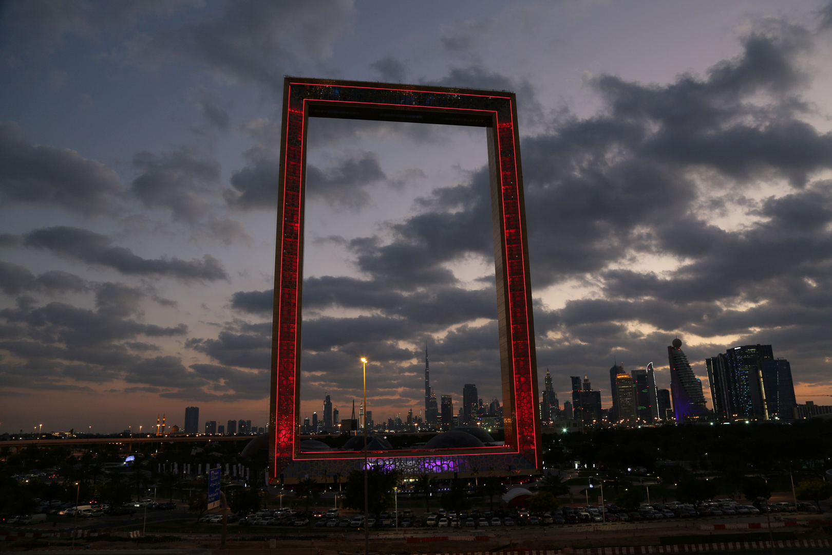 حكومة الإمارات تقلص ساعات حظر التجوال في البلاد