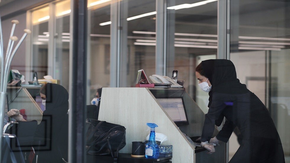 إيران تسجل أعلى حصيلة يومية بإصابات كورونا منذ شهرين