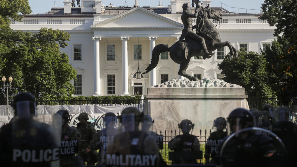 البنتاغون ينقل وحدات من القوات المسلحة إلى منطقة العاصمة واشنطن