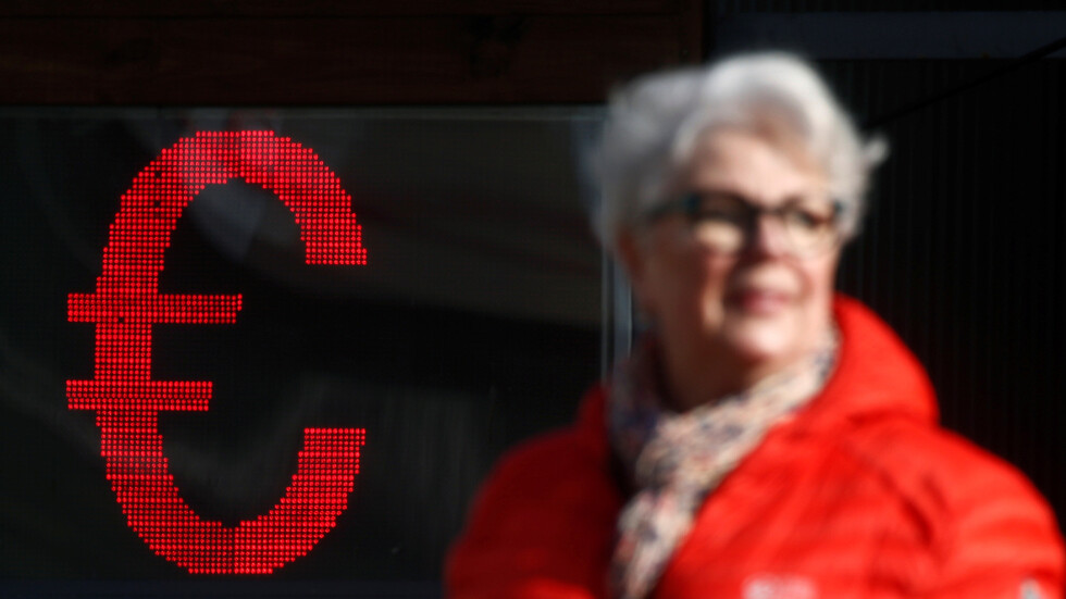 اليورو يزيد من مكاسبه أمام الدولار