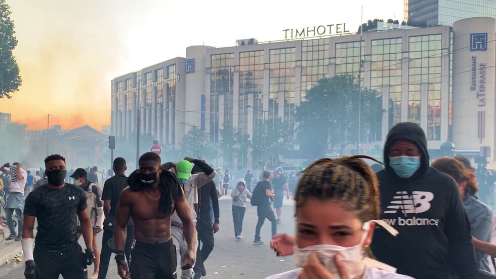 فرنسا.. تفريق محتجين ضد تعسف الشرطة بالغاز المسيل للدموع