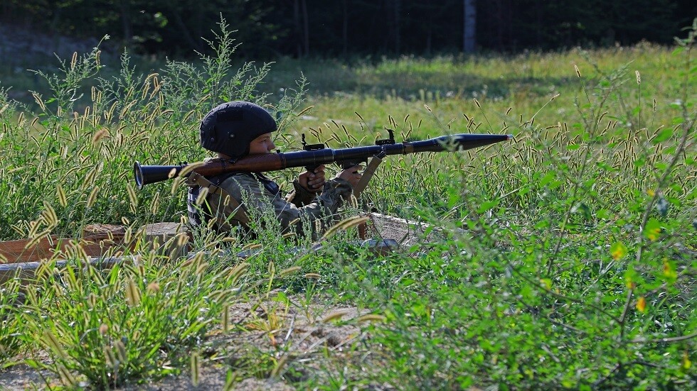 فيتنام تختبر قاذف القنابل الروسي المتحكم فيه عن بعد
