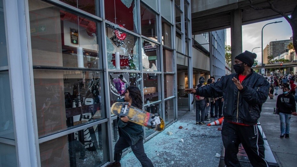 تقرير استخباراتي أمريكي لم يقدم أدلة على قيادة متطرفين للاحتجاجات في الولايات المتحدة