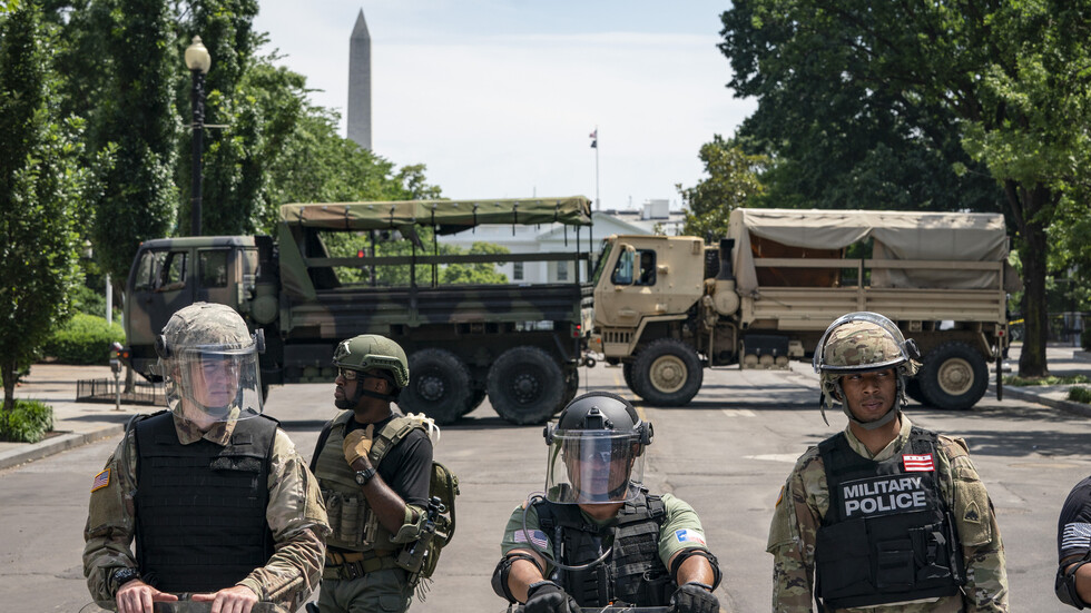 إسبر يلغي سحب العسكريين من واشنطن