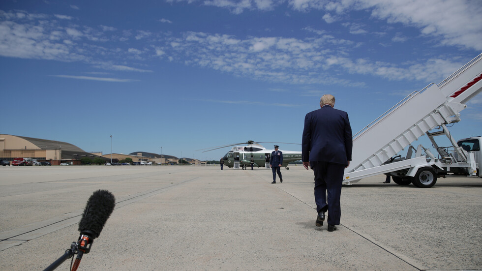 ترامب: الى الوراء درّ!