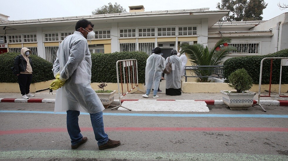 الجزائر.. استقالة طبيب بسبب خلاف مع مدير مرآب سيارات تثير جدلا