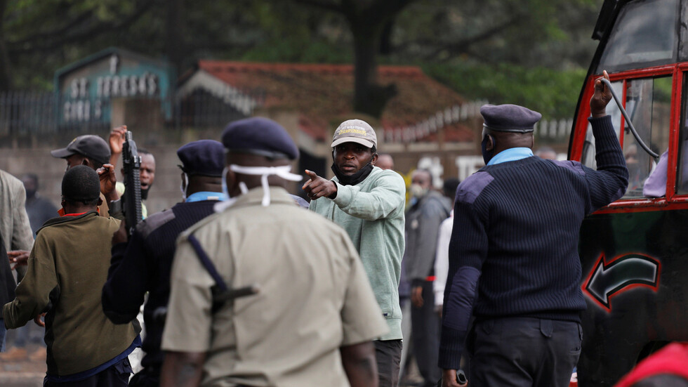 كينيا.. مقتل 15 شخصا برصاص الشرطة خرقوا حظر التجول المفروض للوقاية من كورونا