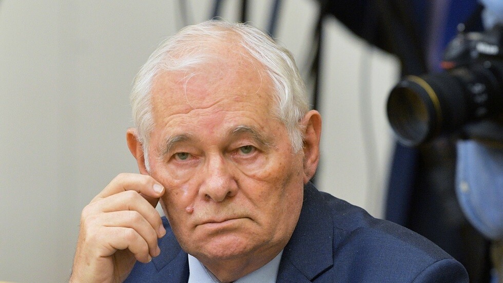 الأحياء منهم والأموات.. روسيا تقيم نصبا تذكارية للأطباء الأبطال في مكافحة كورونا