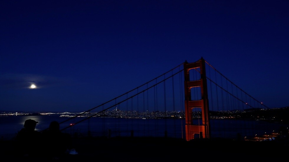 جسر البوابة الذهبية الشهير يبدأ في "الغناء" ويثير حيرة السكان بعد إصلاحه