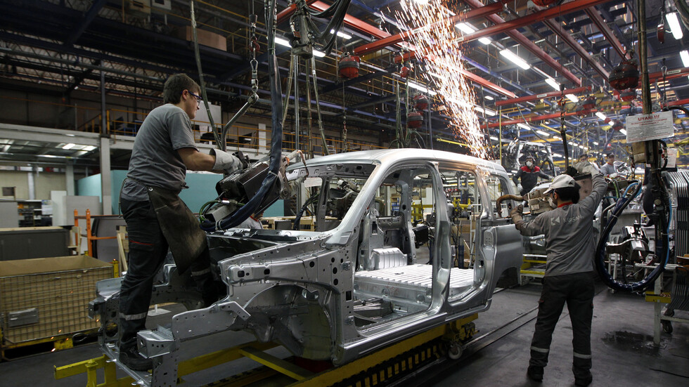 تركيا.. تراجع قطاع السيارات