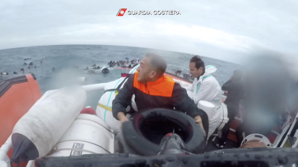 إيطاليا.. إحراق قوارب هجرة على شواطئ لامبيدوزا