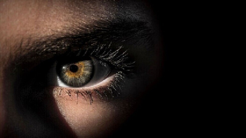 عارض في العين يحدث عند دخول غرفة مظلمة قد يعني الإصابة بالسكري من النوع الثاني