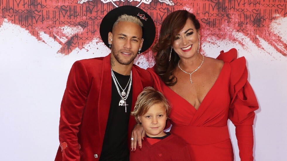 دعوى قضائية جديدة ضد نيمار بسبب عشيق والدته