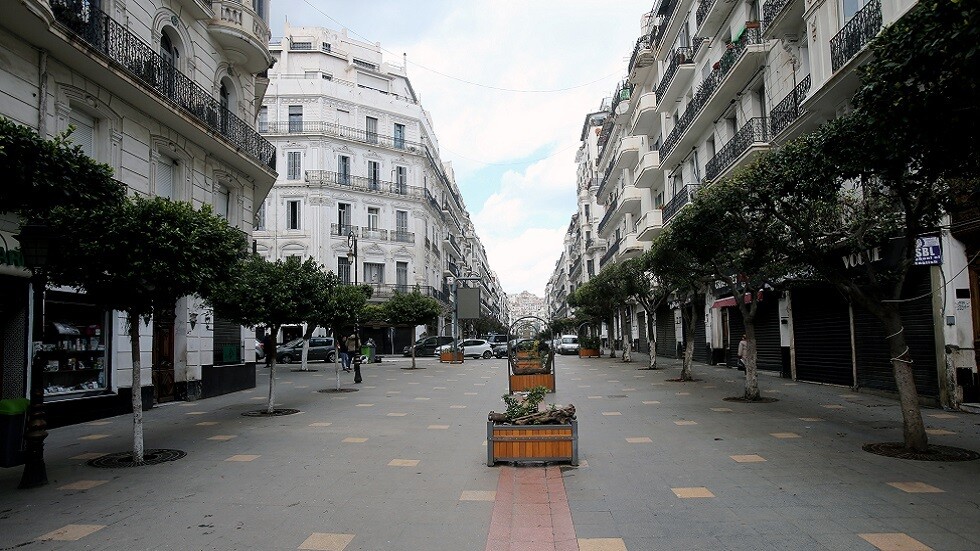 الجزائر تسجل 8 وفيات و102 إصابة جديدة بكورونا