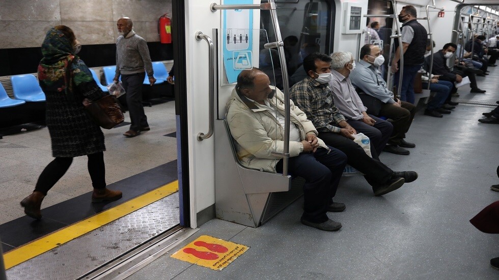 إيران.. معدل الإصابات اليومية بكورونا يواصل ارتفاعه