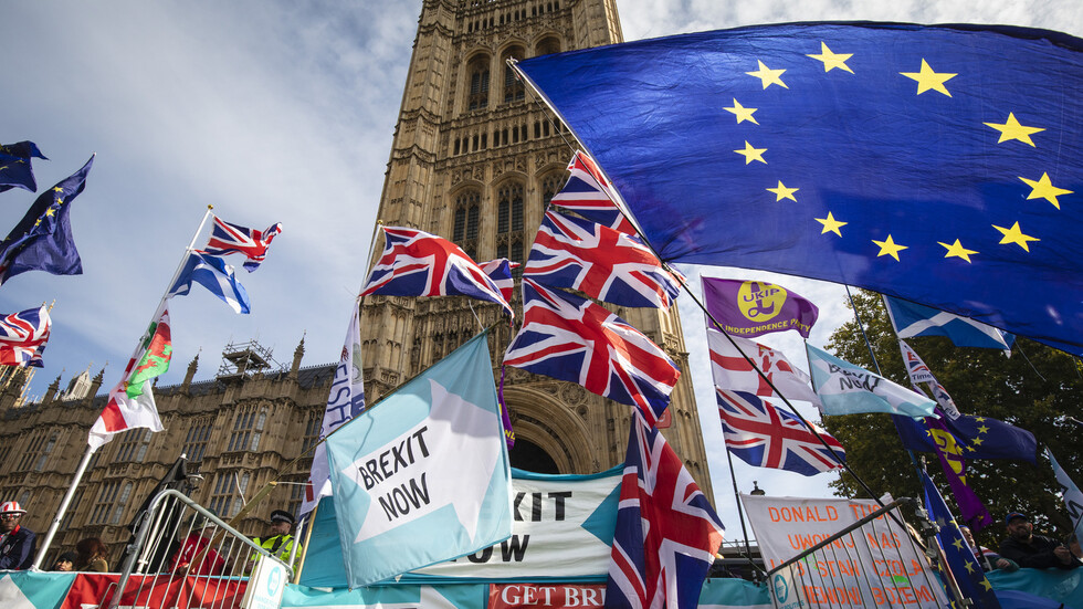 صحيفة: بريطانيا تغير قرارها بشأن الإجراءات الجمركية مع الاتحاد الأوروبي