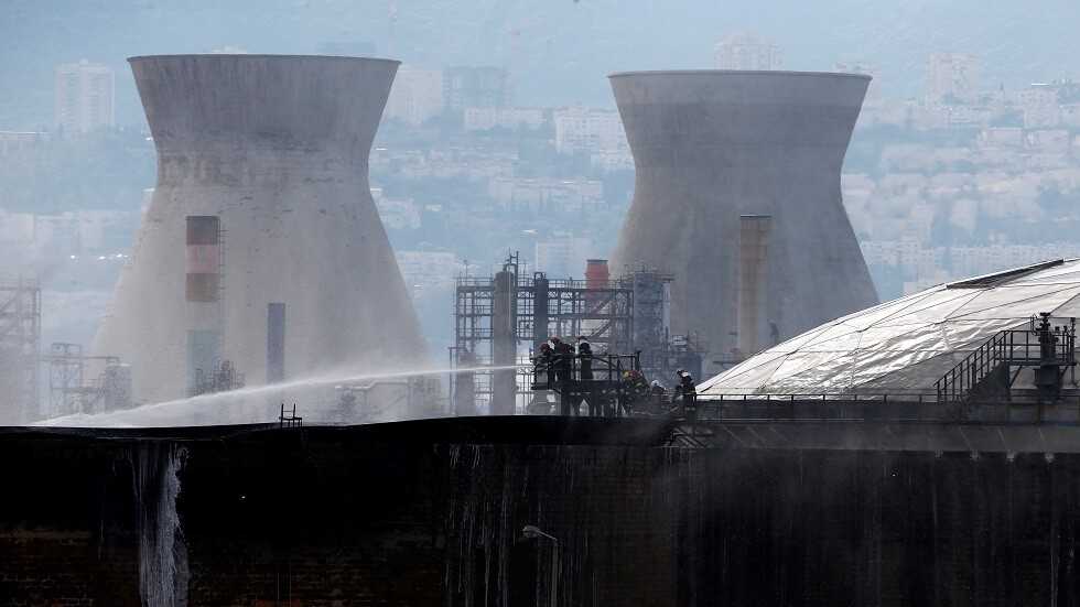 انهيار برج ضخم في مصافي حيفا (فيديو)