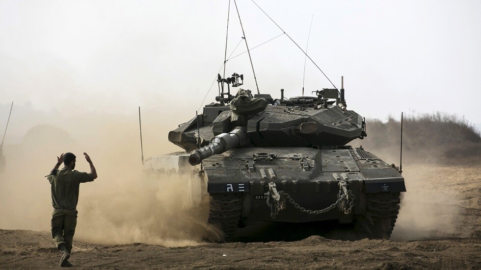 فلسطين.. دبابات الجيش الإسرائيلي تدمر خطوط المياه الناقلة بالأغوار - صور