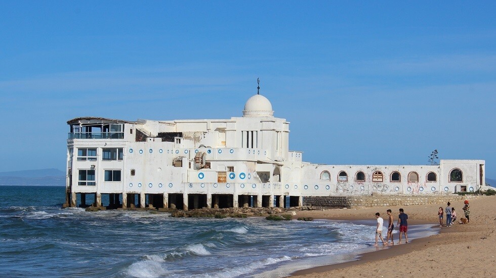 تونس.. إجراءات جديدة تهم السياح والمواطنين القادمين من خارج البلاد