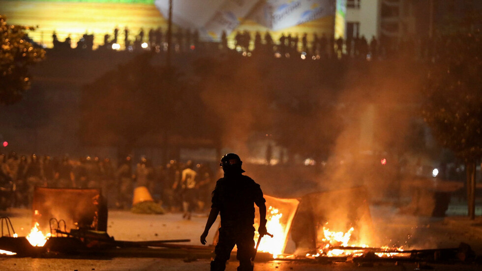 ليل ساخن في لبنان.. مواجهات مع الجيش في الشمال واشتباكات في بيروت (فيديو)