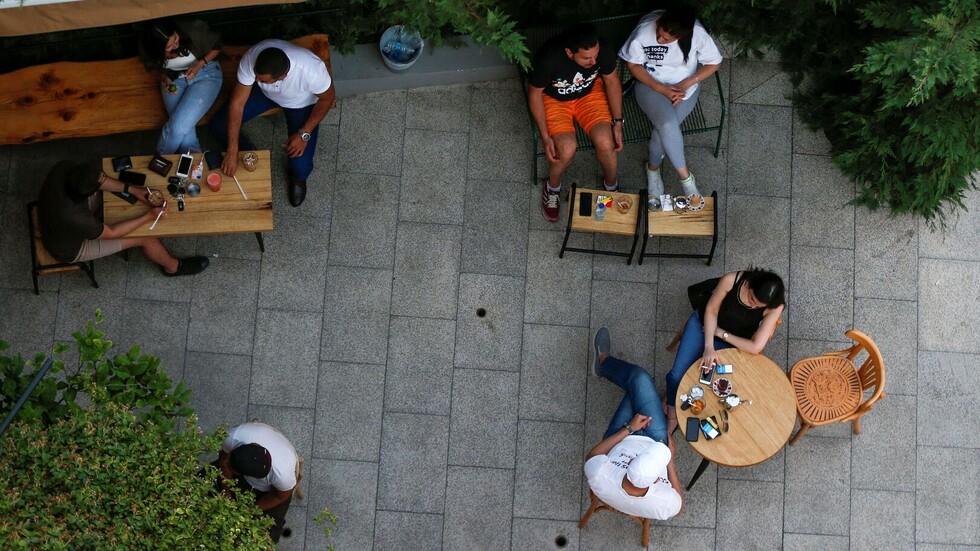 إغلاق 65 منشأة و29 غرفة أراجيل في الأردن