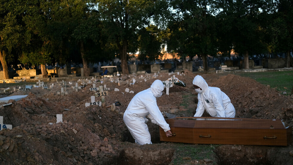 البرازيل تسجل 892 وفاة جديدة بفيروس كورونا